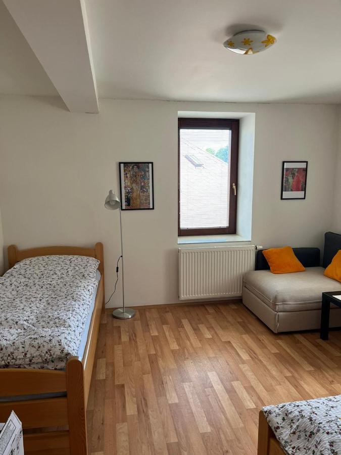 Apartman Hotel Vomocil Bystre Exteriör bild
