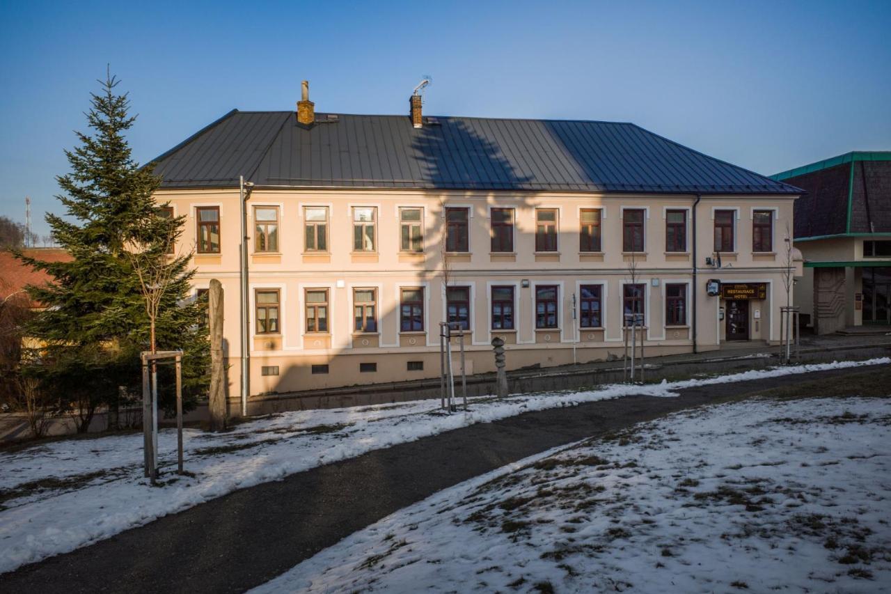 Apartman Hotel Vomocil Bystre Exteriör bild